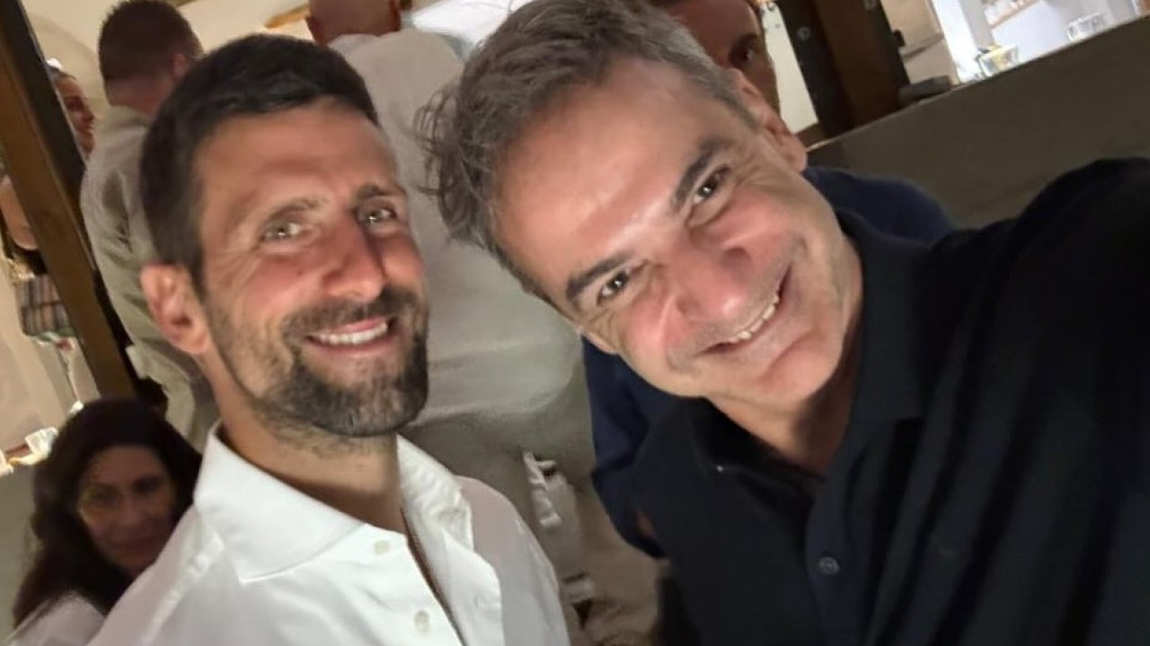 Συνάντηση του Κυριάκου Μητσοτάκη με τον Νόβακ Τζόκοβιτς στην Τήνο Συνάντηση του Κυριάκου Μητσοτάκη με τον Νόβακ Τζόκοβιτς στην Τήνο