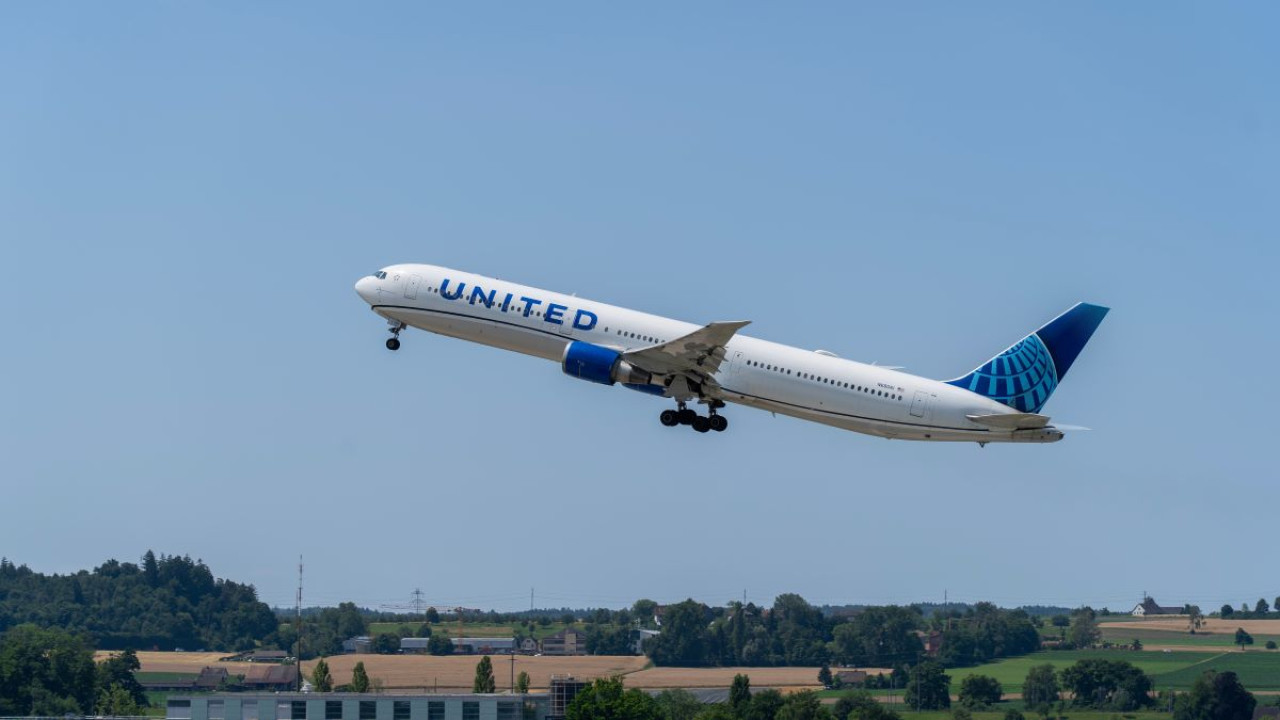 Πιλότος της United Airlines κήρυξε «Mayday» καθώς ο κινητήρας παρουσίασε βλάβη λίγο μετά την απογείωση Πιλότος της United Airlines κήρυξε «Mayday» καθώς ο κινητήρας παρουσίασε βλάβη λίγο μετά την απογείωση