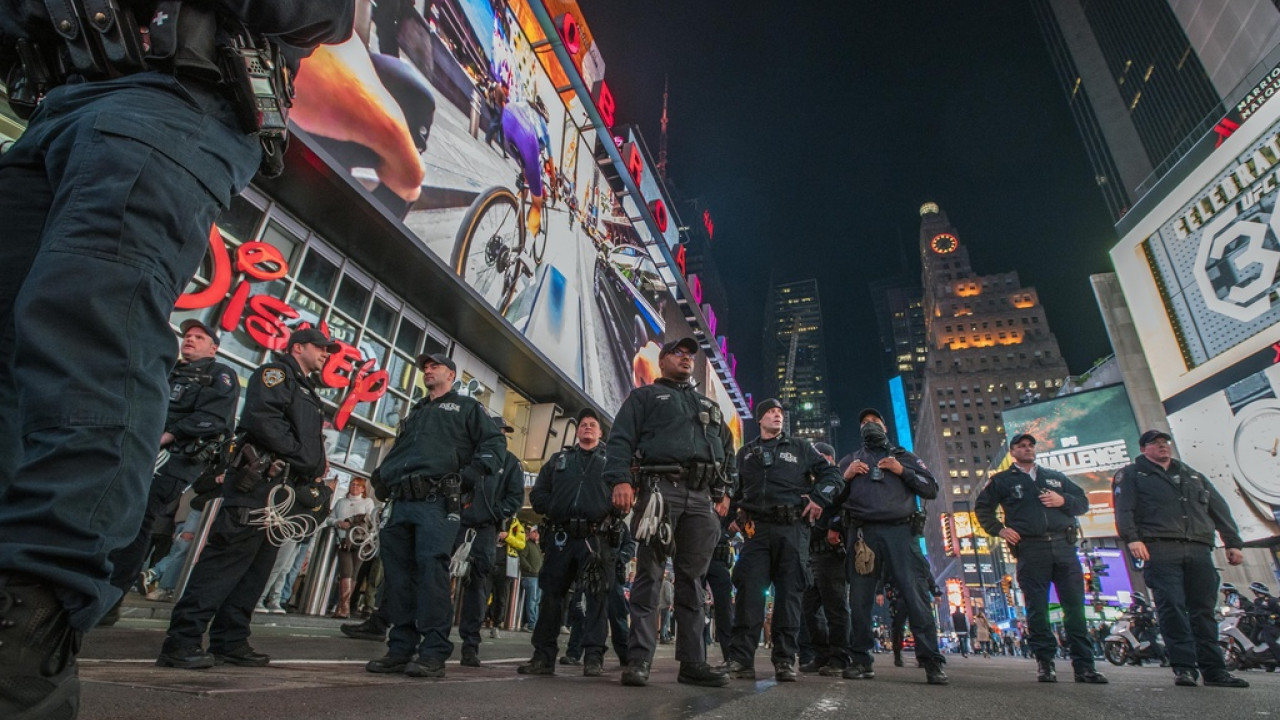 Πυροβολισμοί στην Times Square με τουλάχιστον 3 τραυματίες Πυροβολισμοί στην Times Square με τουλάχιστον 3 τραυματίες