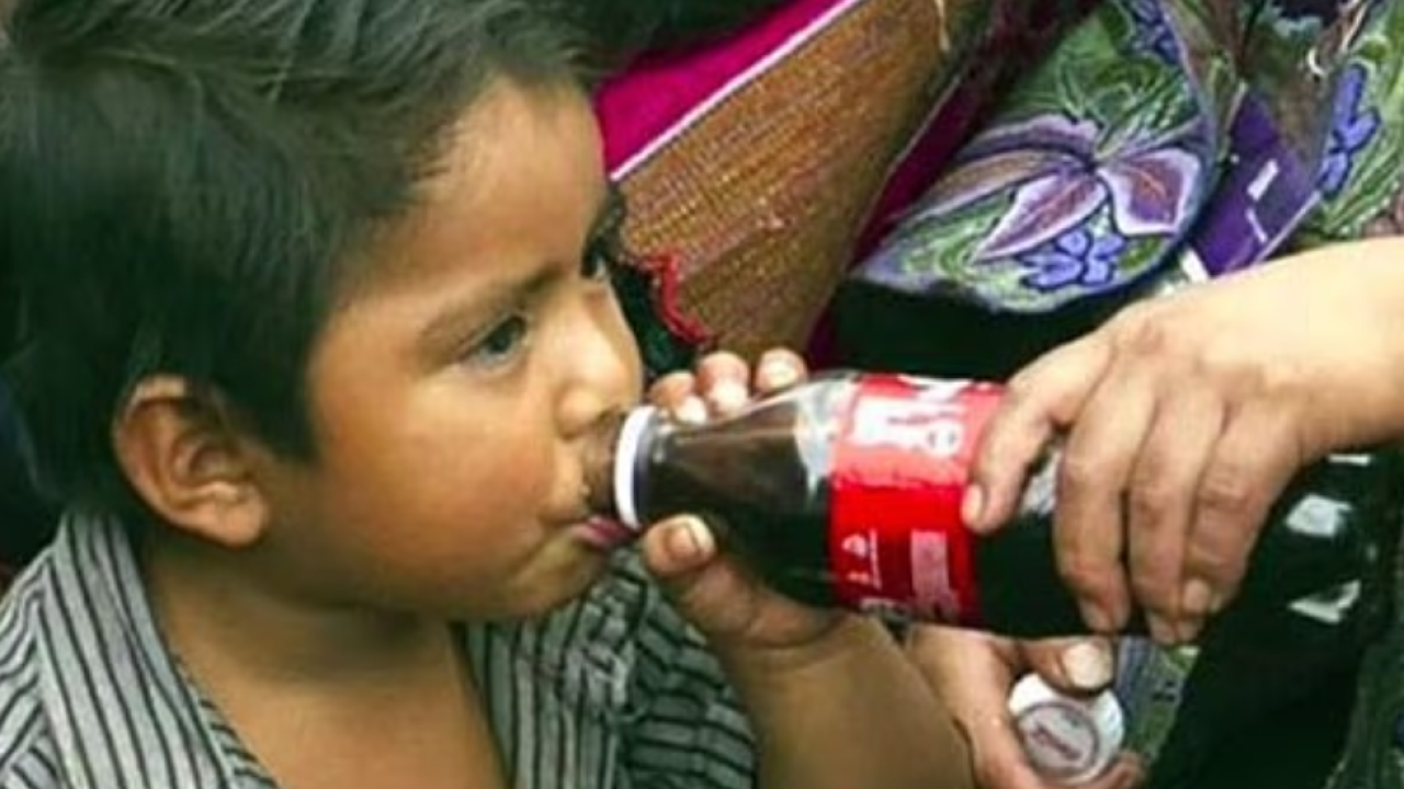 Μεξικό: «Coca Cola από κούνια» – Γιατί μια πόλη έχει εξάρτηση από το αναψυκτικό Μεξικό: «Coca Cola από κούνια» – Γιατί μια πόλη έχει εξάρτηση από το αναψυκτικό