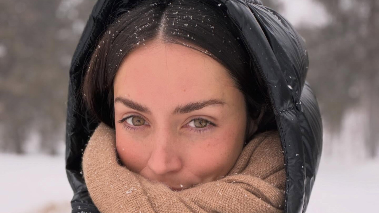 &Eta; Ά&nu;&alpha; &nu;&tau;&epsilon; Ά&rho;&mu;&alpha;&sigmaf; &alpha;&phi;ή&nu;&epsilon;&iota; &tau;&alpha; &phi;ώ&tau;&alpha; &tau;&omicron;&upsilon; &Chi;ό&lambda;&iota;&gamma;&omicron;&upsilon;&nu;&tau;: &Pi;&alpha;ί&zeta;&epsilon;&iota; &sigma;&tau;&alpha; &chi;&iota;ό&nu;&iota;&alpha; &sigma;&alpha;&nu; &mu;&iota;&kappa;&rho;ό &pi;&alpha;&iota;&delta;ί (video-&phi;&omega;&tau;ό)