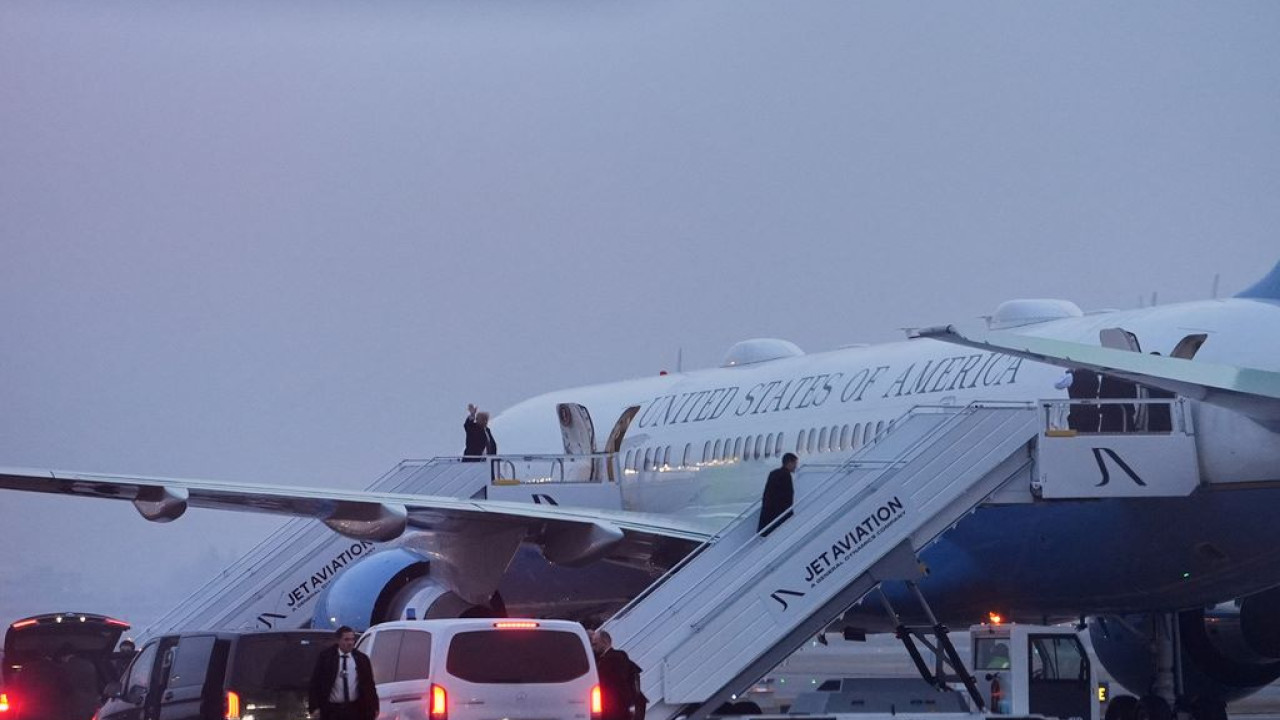 &Kappa;&alpha;&iota;&nu;&omicron;ύ&rho;&iota;&epsilon;&sigmaf; Cadillac &kappa;&alpha;&iota; &nu;έ&omicron; Air Force One &gamma;&iota;&alpha; &tau;&omicron;&nu; &Tau;&rho;&alpha;&mu;&pi;
