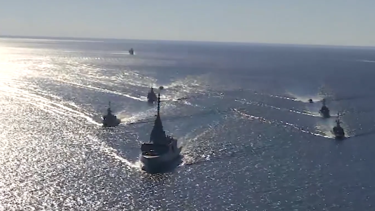 &Epsilon;&nu;&tau;&upsilon;&pi;&omega;&sigma;&iota;&alpha;&kappa;ά &nu;έ&alpha; &pi;&lambda;ά&nu;&alpha; &alpha;&pi;ό &tau;&eta;&nu; ά&phi;&iota;&xi;&eta; &tau;&eta;&sigmaf; &phi;&rho;&epsilon;&gamma;ά&tau;&alpha;&sigmaf; &laquo;&Kappa;ί&mu;&omega;&nu;&raquo; &sigma;&tau;&omicron;&nu; &Sigma;&alpha;&rho;&omega;&nu;&iota;&kappa;ό- &Delta;&epsilon;ί&tau;&epsilon; &beta;ί&nu;&tau;&epsilon;&omicron;