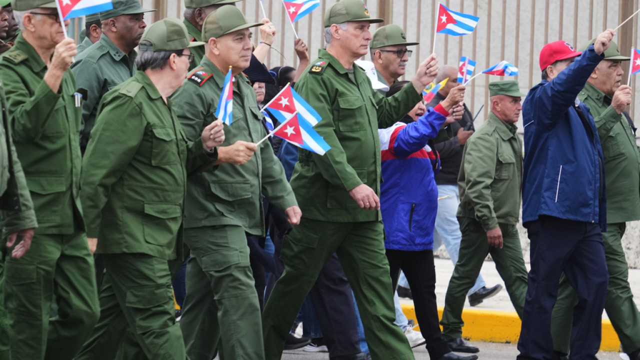 &Nu;έ&omicron; &mu;έ&tau;&omega;&pi;&omicron; &alpha;&nu;&omicron;ί&gamma;&epsilon;&iota; &omicron; &Tau;&rho;&alpha;&mu;&pi; - &Theta;έ&lambda;&epsilon;&iota; &alpha;&lambda;&lambda;&alpha;&gamma;ή &kappa;&alpha;&theta;&epsilon;&sigma;&tau;ώ&tau;&omicron;&sigmaf; &sigma;&tau;&eta;&nu; &Kappa;&omicron;ύ&beta;&alpha; &mu;έ&chi;&rho;&iota; &tau;&omicron; &tau;έ&lambda;&omicron;&sigmaf; &tau;&omicron;&upsilon; έ&tau;&omicron;&upsilon;&sigmaf;