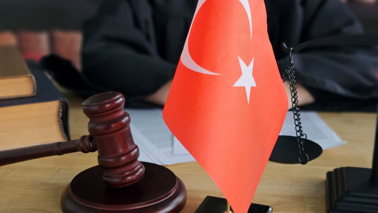 &Tau;&omicron;&upsilon;&rho;&kappa;ί&alpha;: &Alpha;&theta;&omega;ώ&theta;&eta;&kappa;&epsilon; &delta;&iota;&kappa;&eta;&gamma;ό&rho;&omicron;&sigmaf; &pi;&omicron;&upsilon; &kappa;&alpha;&tau;&eta;&gamma;&omicron;&rho;ή&theta;&eta;&kappa;&epsilon; &gamma;&iota;&alpha; &sigma;&upsilon;&mu;&mu;&epsilon;&tau;&omicron;&chi;ή &sigma;&tau;&omicron; &laquo;&tau;&rho;&omicron;&mu;&omicron;&kappa;&rho;&alpha;&tau;&iota;&kappa;ό&raquo; PKK