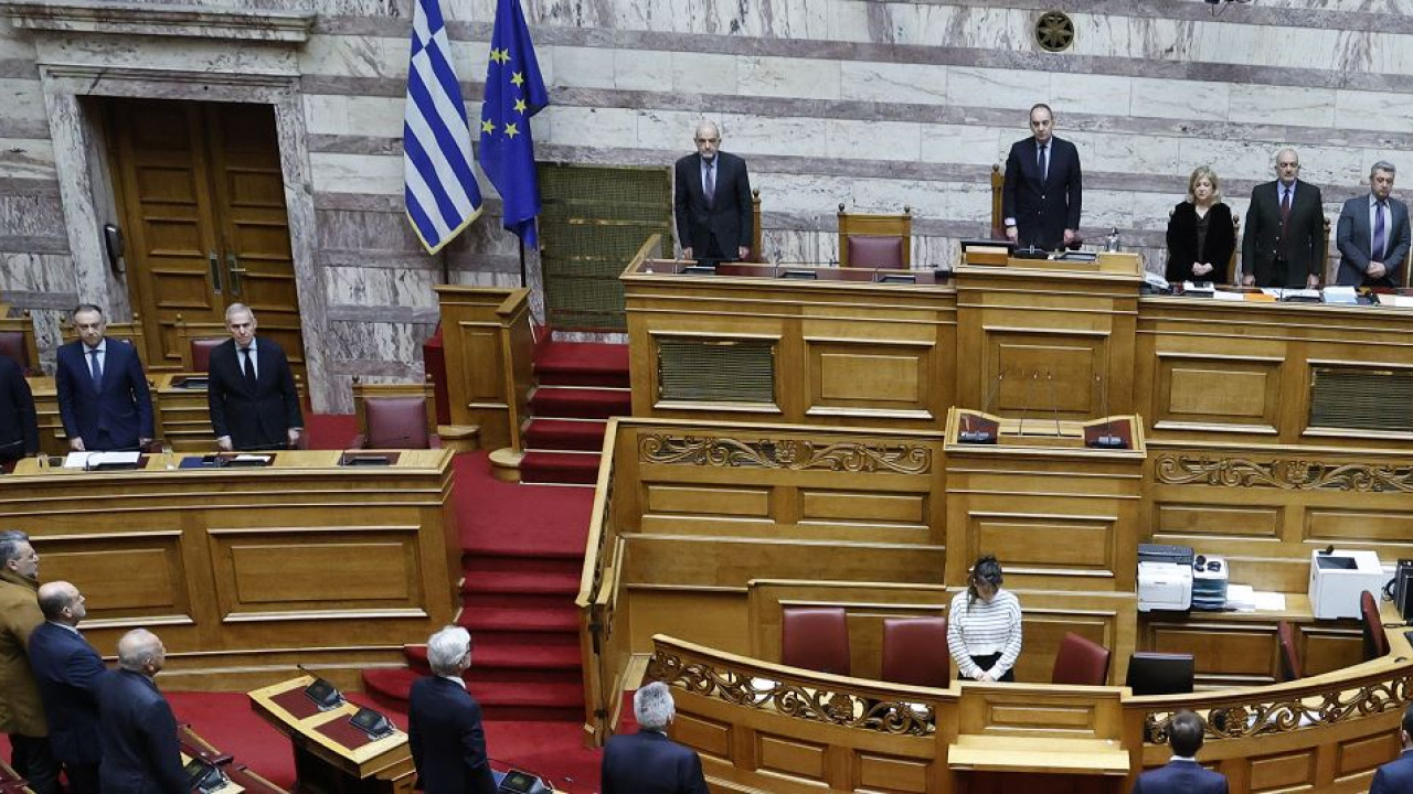 &Eta; &Beta;&omicron;&upsilon;&lambda;ή &tau;ί&mu;&eta;&sigma;&epsilon; &tau;&eta; &mu;&nu;ή&mu;&eta; &tau;&omega;&nu; &pi;&epsilon;&sigma;ό&nu;&tau;&omega;&nu; &Epsilon;&lambda;&lambda;ή&nu;&omega;&nu; &alpha;&xi;&iota;&omega;&mu;&alpha;&tau;&iota;&kappa;ώ&nu; &sigma;&tau;&alpha; Ί&mu;&iota;&alpha; - &Tau;&eta;&rho;ή&theta;&eta;&kappa;&epsilon; &epsilon;&nu;ό&sigmaf; &lambda;&epsilon;&pi;&tau;&omicron;ύ &sigma;&iota;&gamma;ή