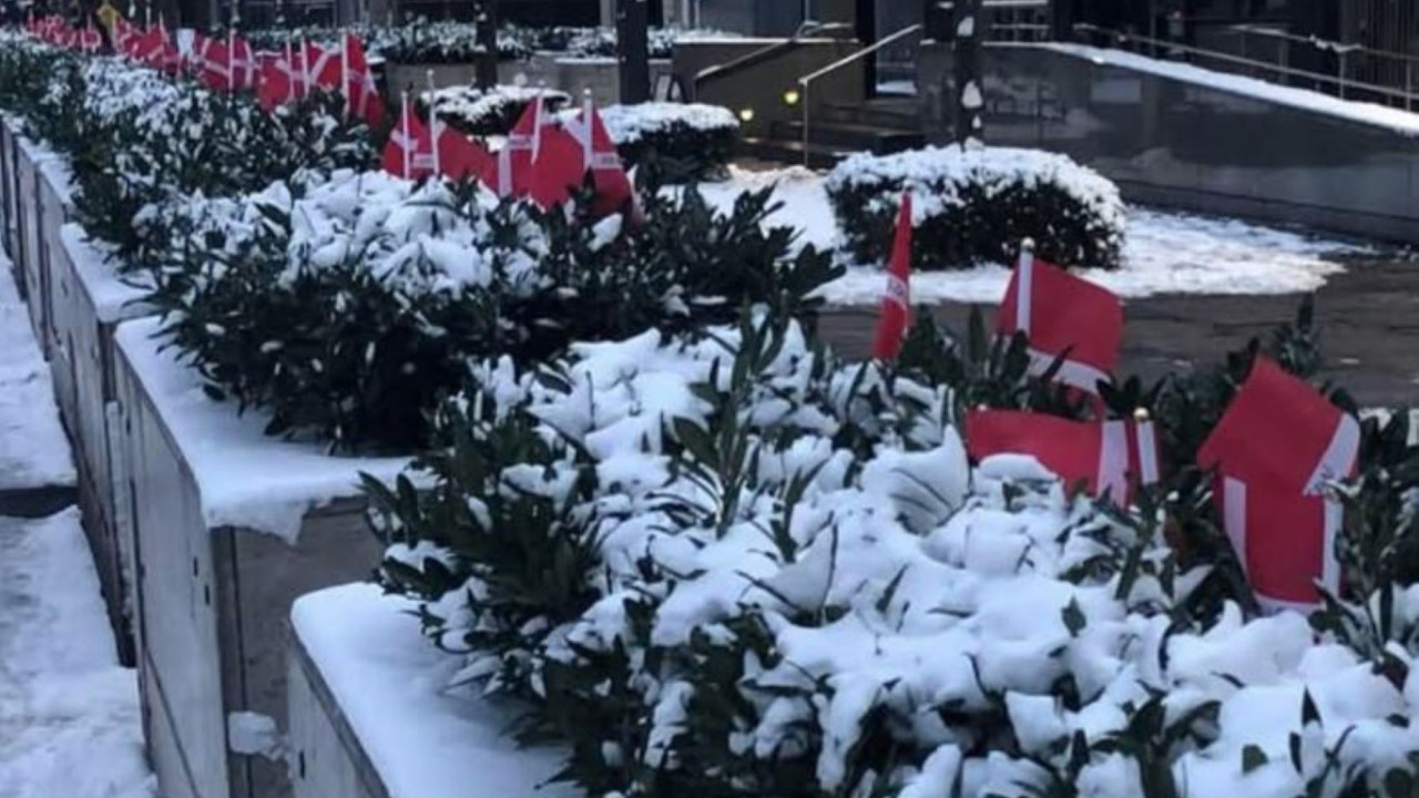 &Delta;&alpha;&nu;ί&alpha;: &Omicron;&rho;&gamma;ή &beta;&epsilon;&tau;&epsilon;&rho;ά&nu;&omega;&nu; &pi;&omicron;&lambda;έ&mu;&omicron;&upsilon; &alpha;&phi;ό&tau;&omicron;&upsilon; &eta; &pi;&rho;&epsilon;&sigma;&beta;&epsilon;ί&alpha; &tau;&omega;&nu; &Eta;&Pi;&Alpha; &alpha;&phi;&alpha;ί&rho;&epsilon;&sigma;&epsilon; &sigma;&eta;&mu;&alpha;ί&epsilon;&sigmaf; &tau;&eta;&sigmaf; &chi;ώ&rho;&alpha;&sigmaf; (&beta;ί&nu;&tau;&epsilon;&omicron;)