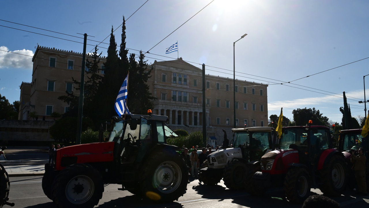 ΑΝΑΧΩΡΟΥΝ ΑΠΟ ΤΟ ΣΥΝΤΑΓΜΑ ΟΙ ΑΓΡΟΤΕΣ - «ΘΑ ΣΥΝΕΧΙΣΟΥΜΕ ΤΟΝ ΑΓΩΝΑ ΕΠΙΒΙΩΣΗΣ»