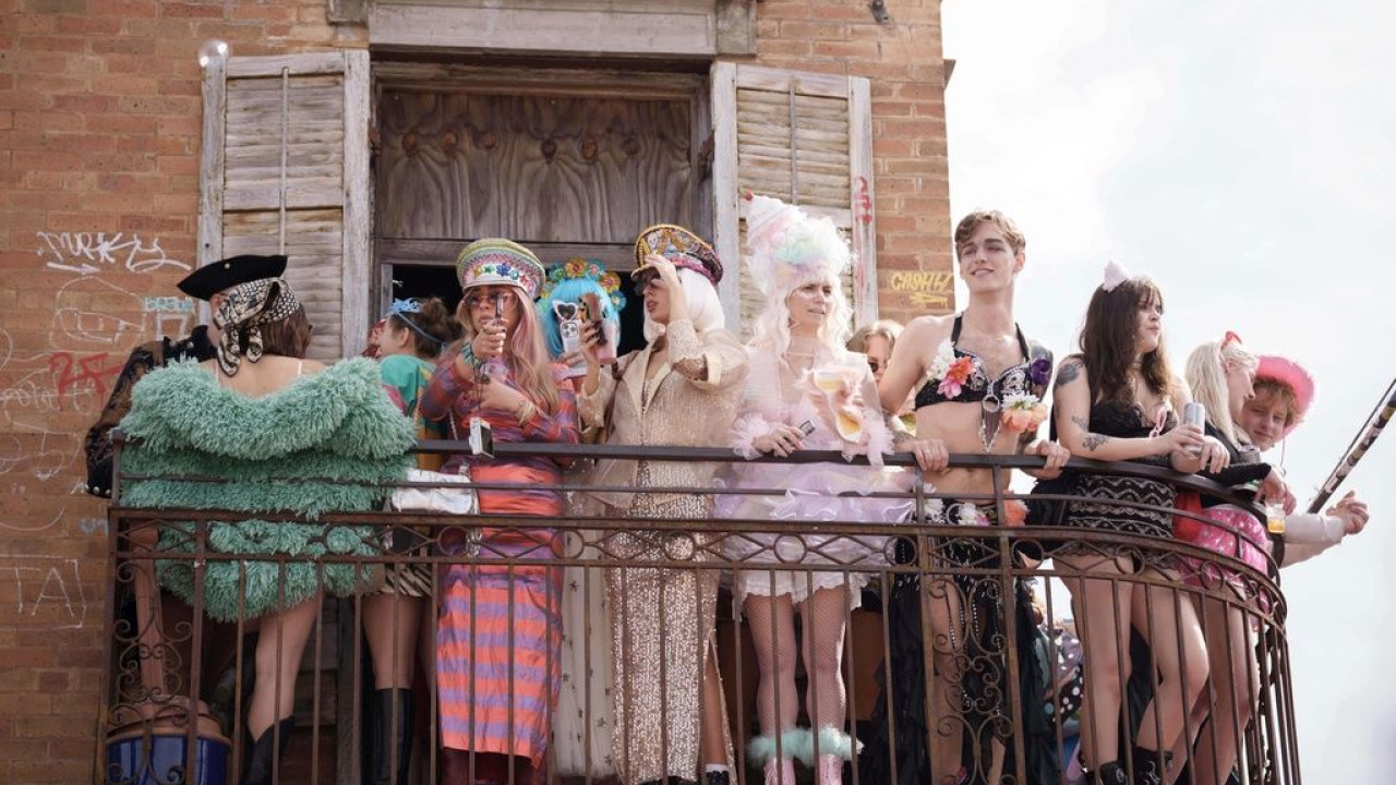 Η ΝΕΑ ΟΡΛΕΑΝΗ ΓΙΟΡΤΑΖΕΙ ΤΟ MARDI GRAS, ΤΟ ΤΕΛΟΣ ΤΟΥ ΚΑΡΝΑΒΑΛΙΟΥ –  ΒΙΝΤΕΟ, ΦΩΤΟΓΡΑΦΙΕΣ