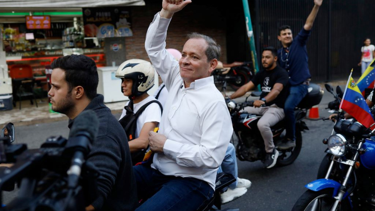 &Beta;&epsilon;&nu;&epsilon;&zeta;&omicron;&upsilon;έ&lambda;&alpha;: &Eta; &Mu;&alpha;&rho;ί&alpha; &Kappa;&omicron;&rho;ί&nu;&alpha; &Mu;&alpha;&tau;&sigma;ά&delta;&omicron; &kappa;&alpha;&tau;&alpha;&gamma;&gamma;έ&lambda;&lambda;&epsilon;&iota; &laquo;&alpha;&pi;&alpha;&gamma;&omega;&gamma;ή&raquo; &sigma;&upsilon;&mu;&mu;ά&chi;&omicron;&upsilon; &tau;&eta;&sigmaf;, &lambda;ί&gamma;&omicron; &mu;&epsilon;&tau;ά &tau;&eta;&nu; &alpha;&pi;&omicron;&phi;&upsilon;&lambda;ά&kappa;&iota;&sigma;ή &tau;&omicron;&upsilon;