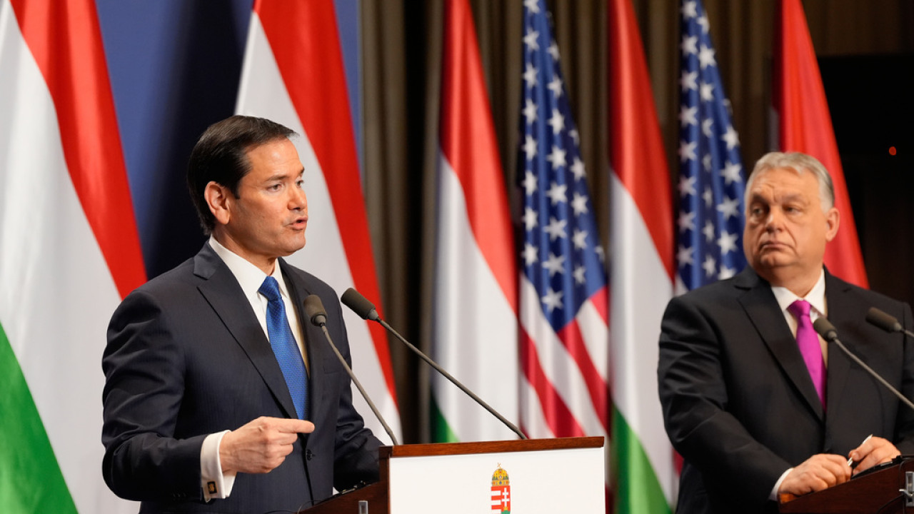 ΡΟΥΜΠΙΟ ΣΤΗ ΒΟΥΔΑΠΕΣΤΗ: Ο ΤΡΑΜΠ ΕΠΙΘΥΜΕΙ ΤΗΝ «ΕΠΙΤΥΧΙΑ» ΤΟΥ ΟΡΜΠΑΝ ΣΤΙΣ ΕΚΛΟΓΕΣ