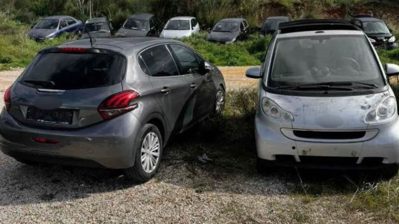 ΕΞΑΡΘΡΩΘΗΚΕ ΣΠΕΙΡΑ ΠΟΥ ΕΙΧΕ ΚΛΕΨΕΙ 76 ΟΧΗΜΑΤΑ ΣΤΗΝ ΑΤΤΙΚΗ, ΜΕ ΚΕΡΔΗ ΠΑΝΩ ΑΠΟ 1,5 ΕΚΑΤ. ΕΥΡΩ - ΒΙΝΤΕΟ