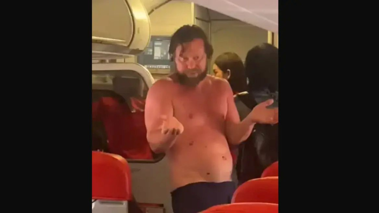 &Chi;&alpha;&mu;ό&sigmaf; &sigma;&epsilon; &pi;&tau;ή&sigma;&eta; &pi;&rho;&omicron;&sigmaf; &Mu;&pi;&alpha;&nu;&gamma;&kappa;ό&gamma;&kappa;: &Epsilon;&pi;&iota;&beta;ά&tau;&eta;&sigmaf; έ&mu;&epsilon;&iota;&nu;&epsilon; &gamma;&upsilon;&mu;&nu;ό&sigmaf; &kappa;&alpha;&iota; &pi;&rho;&omicron;&kappa;ά&lambda;&epsilon;&sigma;&epsilon; &alpha;&nu;&alpha;&sigma;&tau;ά&tau;&omega;&sigma;&eta; - &Delta;&epsilon;ί&tau;&epsilon; &beta;ί&nu;&tau;&epsilon;&omicron;