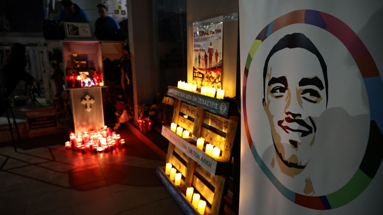 &Eta; &sigma;&pi;&alpha;&rho;&alpha;&kappa;&tau;&iota;&kappa;ή &alpha;&nu;ά&rho;&tau;&eta;&sigma;&eta; &tau;&eta;&sigmaf; &mu;&eta;&tau;έ&rho;&alpha;&sigmaf; &Kappa;&alpha;&mu;&pi;&alpha;&nu;&omicron;ύ: &laquo;&Pi;&rho;&omega;&tau;&omicron;&mu;&eta;&nu;&iota;ά &Phi;&lambda;&epsilon;&beta;ά&rho;&eta; &kappa;&iota; &omicron; Ά&lambda;&kappa;&eta;&sigmaf; &epsilon;ί&nu;&alpha;&iota; &epsilon;&delta;ώ&hellip;&raquo;