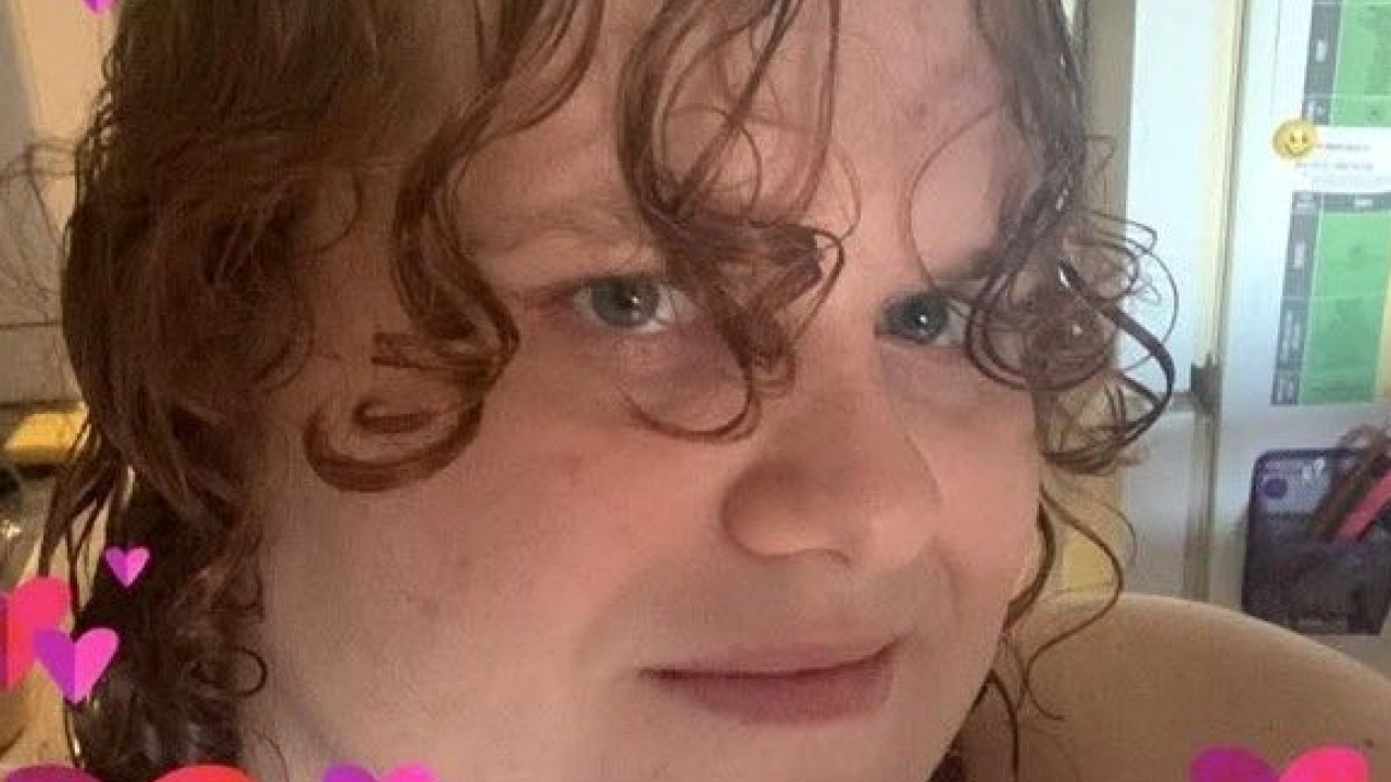 &Kappa;&alpha;&nu;&alpha;&delta;ά&sigmaf;: &Kappa;&alpha;&tau;&omicron;&nu;&omicron;&mu;ά&sigma;&tau;&eta;&kappa;&epsilon; &tau;&omicron; ά&tau;&omicron;&mu;&omicron; &pi;&omicron;&upsilon; &pi;&rho;&omicron;&kappa;ά&lambda;&epsilon;&sigma;&epsilon; &tau;&omicron; &mu;&alpha;&kappa;&epsilon;&lambda;&epsilon;&iota;ό &sigma;&tau;&omicron; &sigma;&chi;&omicron;&lambda;&epsilon;ί&omicron; - &Pi;&rho;ώ&tau;&alpha; &sigma;&kappa;ό&tau;&omega;&sigma;&epsilon; &tau;&eta; &mu;&eta;&tau;έ&rho;&alpha; &tau;&omicron;&upsilon;