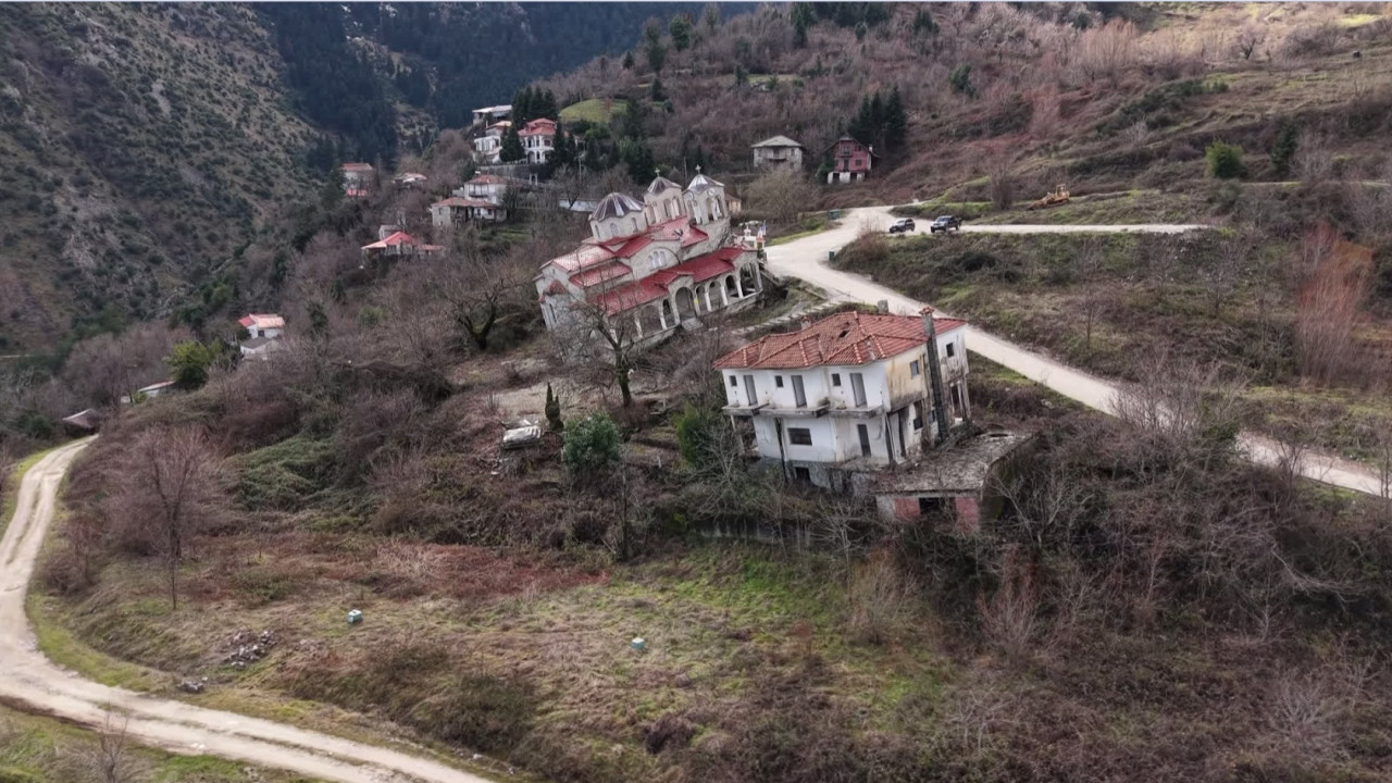 &laquo;Ό&pi;&omicron;&upsilon; &Upsilon;&pi;ά&rho;&chi;&epsilon;&iota; &Epsilon;&lambda;&lambda;ά&delta;&alpha;&raquo;: &Xi;&epsilon;&kappa;&iota;&nu;ά&mu;&epsilon; &tau;&eta;&nu; &epsilon;&beta;&delta;&omicron;&mu;ά&delta;&alpha; &alpha;&pi;ό &tau;&alpha; &Tau;&rho;ί&kappa;&alpha;&lambda;&alpha; - &Delta;&epsilon;ί&tau;&epsilon; &tau;&omicron; trailer