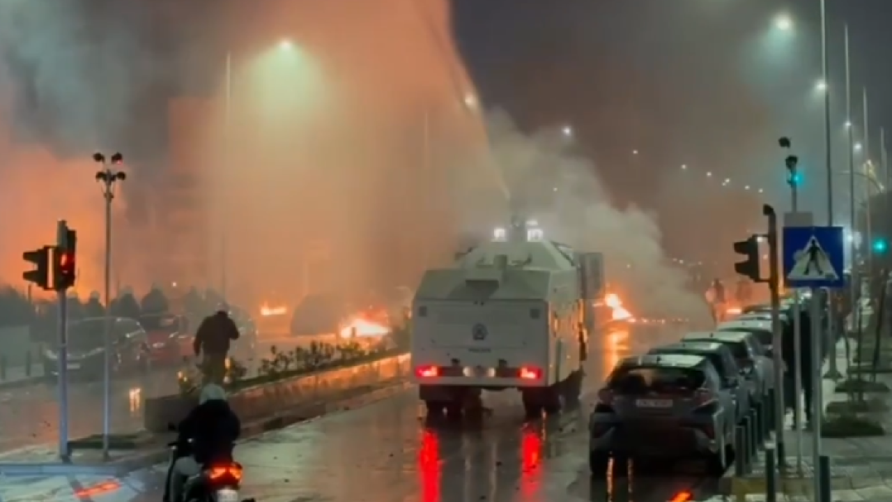 ΘΕΣΣΑΛΟΝΙΚΗ: ΣΤΙΣ 230 ΑΥΞΗΘΗΚΑΝ ΟΙ ΠΡΟΣΑΓΩΓΕΣ ΜΕΤΑ ΤΟ «ΠΕΔΙΟ ΜΑΧΗΣ» ΕΞΩ ΑΠΟ ΤΟ ΑΠΘ