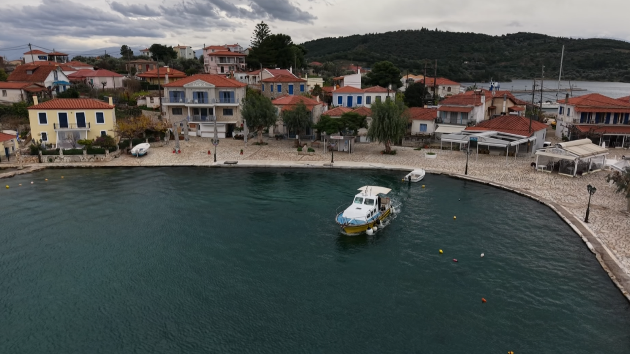 &Tau;&rho;&iota;&zeta;ό&nu;&iota;&alpha; &Phi;&omega;&kappa;ί&delta;&alpha;&sigmaf;: &Tau;&omicron; ά&gamma;&nu;&omega;&sigma;&tau;&omicron; &kappa;&alpha;&iota; &pi;&alpha;&nu;έ&mu;&omicron;&rho;&phi;&omicron; &nu;&eta;&sigma;ά&kappa;&iota; &pi;&omicron;&upsilon; &pi;&alpha;&rho;&alpha;&lambda;ί&gamma;&omicron; &nu;&alpha; &alpha;&gamma;&omicron;&rho;ά&sigma;&epsilon;&iota; &omicron; &Omega;&nu;ά&sigma;&eta;&sigmaf; - &Delta;&epsilon;ί&tau;&epsilon; &beta;ί&nu;&tau;&epsilon;&omicron;