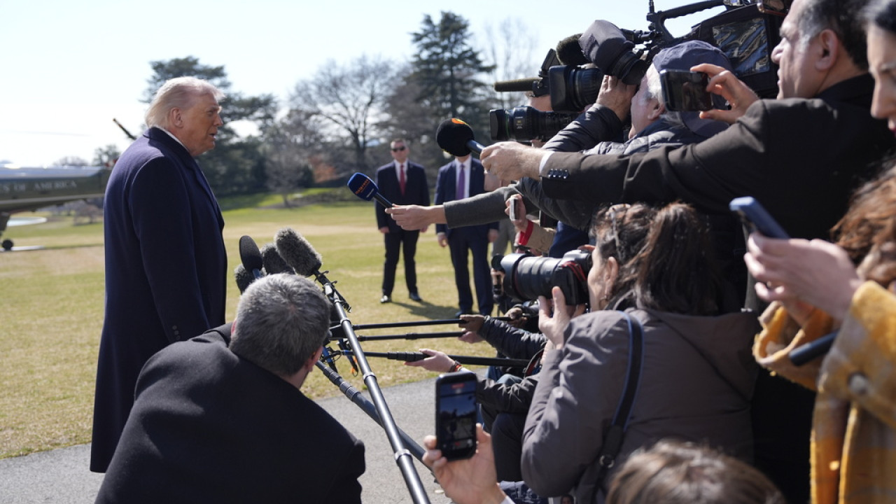 ΤΡΑΜΠ: ΤΟ ΙΡΑΝ ΔΕΝ ΜΠΟΡΕΙ ΝΑ ΕΧΕΙ ΠΥΡΗΝΙΚΑ - ΔΕΝ ΕΙΜΑΙ ΙΚΑΝΟΠΟΙΗΜΕΝΟΣ, ΑΛΛΑ ΘΑ ΣΥΝΕΧΙΣΤΟΥΝ ΟΙ ΣΥΖΗΤΗΣΕΙΣ