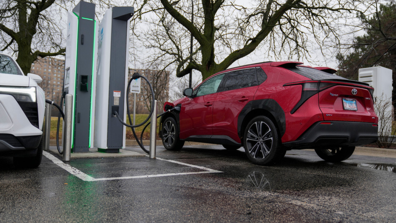 &Tau;&alpha; &eta;&lambda;&epsilon;&kappa;&tau;&rho;&iota;&kappa;ά &omicron;&chi;ή&mu;&alpha;&tau;&alpha; &epsilon;&xi;&omicron;&iota;&kappa;&omicron;&nu;ό&mu;&eta;&sigma;&alpha;&nu; 1,7 &epsilon;&kappa;&alpha;&tau;. &beta;&alpha;&rho;έ&lambda;&iota;&alpha; &pi;&epsilon;&tau;&rho;&epsilon;&lambda;&alpha;ί&omicron;&upsilon; &tau;&eta;&nu; &eta;&mu;έ&rho;&alpha; &tau;&omicron; 2025, &sigma;ύ&mu;&phi;&omega;&nu;&alpha; &mu;&epsilon; &mu;&epsilon;&lambda;έ&tau;&eta;