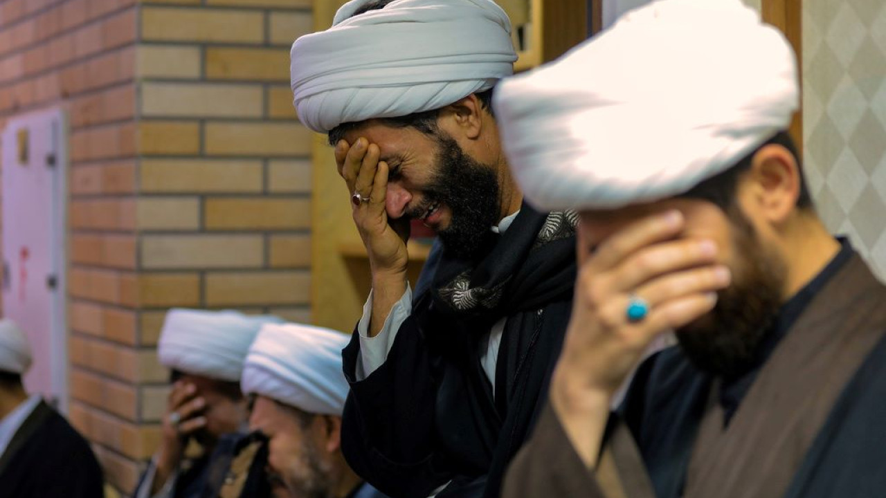 ΘΡΗΝΟΣ ΣΕ ΤΖΑΜΙ ΤΟΥ ΒΕΡΟΛΙΝΟΥ ΓΙΑ ΤΟΝ ΘΑΝΑΤΟ ΤΟΥ ΑΛΙ ΧΑΜΕΝΕΐ