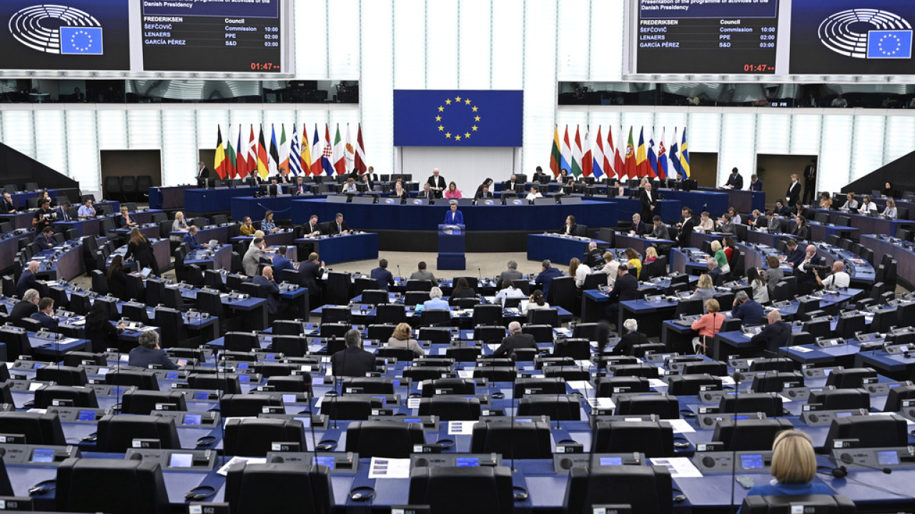 &Sigma;&tau;&eta;&nu; &Omicron;&lambda;&omicron;&mu;έ&lambda;&epsilon;&iota;&alpha; &tau;&omicron;&upsilon; &Epsilon;&upsilon;&rho;&omega;&kappa;&omicron;&iota;&nu;&omicron;&beta;&omicron;&upsilon;&lambda;ί&omicron;&upsilon; &eta; &upsilon;&pi;ό&theta;&epsilon;&sigma;&eta; &tau;&omega;&nu; &upsilon;&pi;&omicron;&kappa;&lambda;&omicron;&pi;ώ&nu;