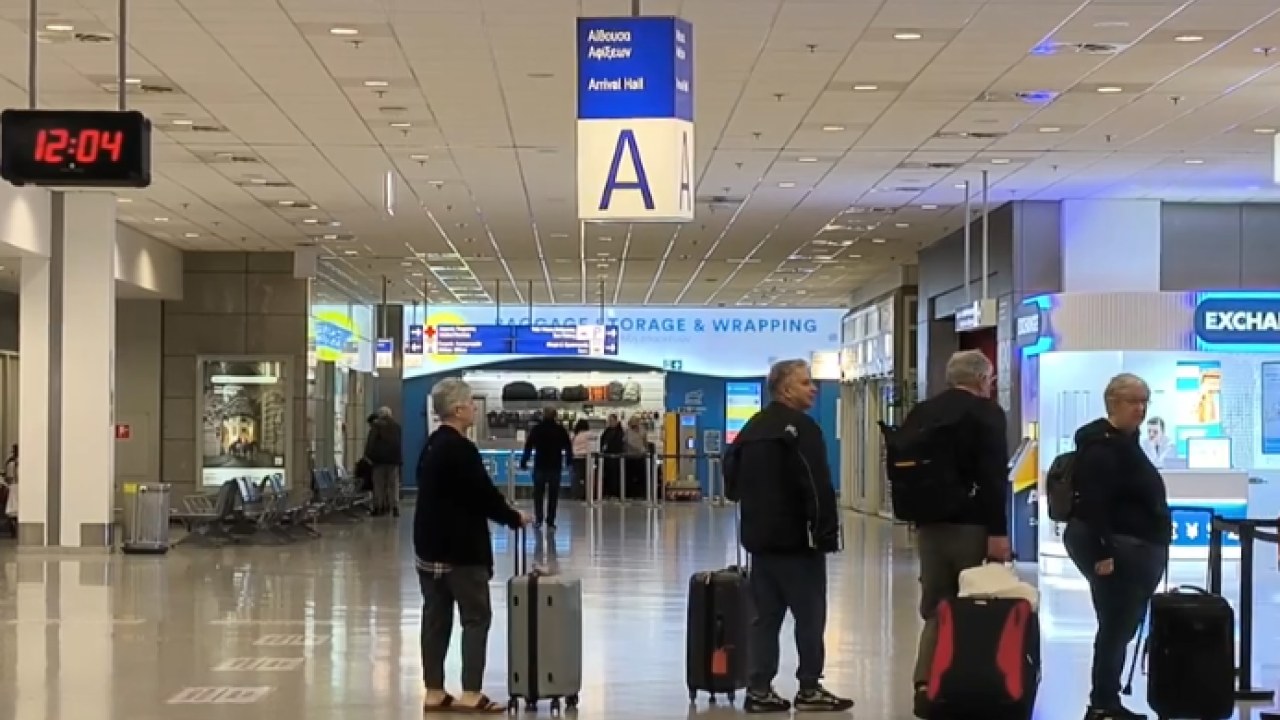 ΓΙΑΤΙ ΕΠΕΣΤΡΕΨΕ ΣΤΗΝ ΑΘΗΝΑ ΠΤΗΣΗ ΓΙΑ ΛΑΡΝΑΚΑ - ΔΕΝ ΘΕΛΟΥΝ ΝΑ ΞΑΝΑΦΥΓΟΥΝ ΓΙΑ ΚΥΠΡΟ ΟΙ ΜΙΣΟΙ ΕΠΙΒΑΤΕΣ (ΒΙΝΤΕΟ)