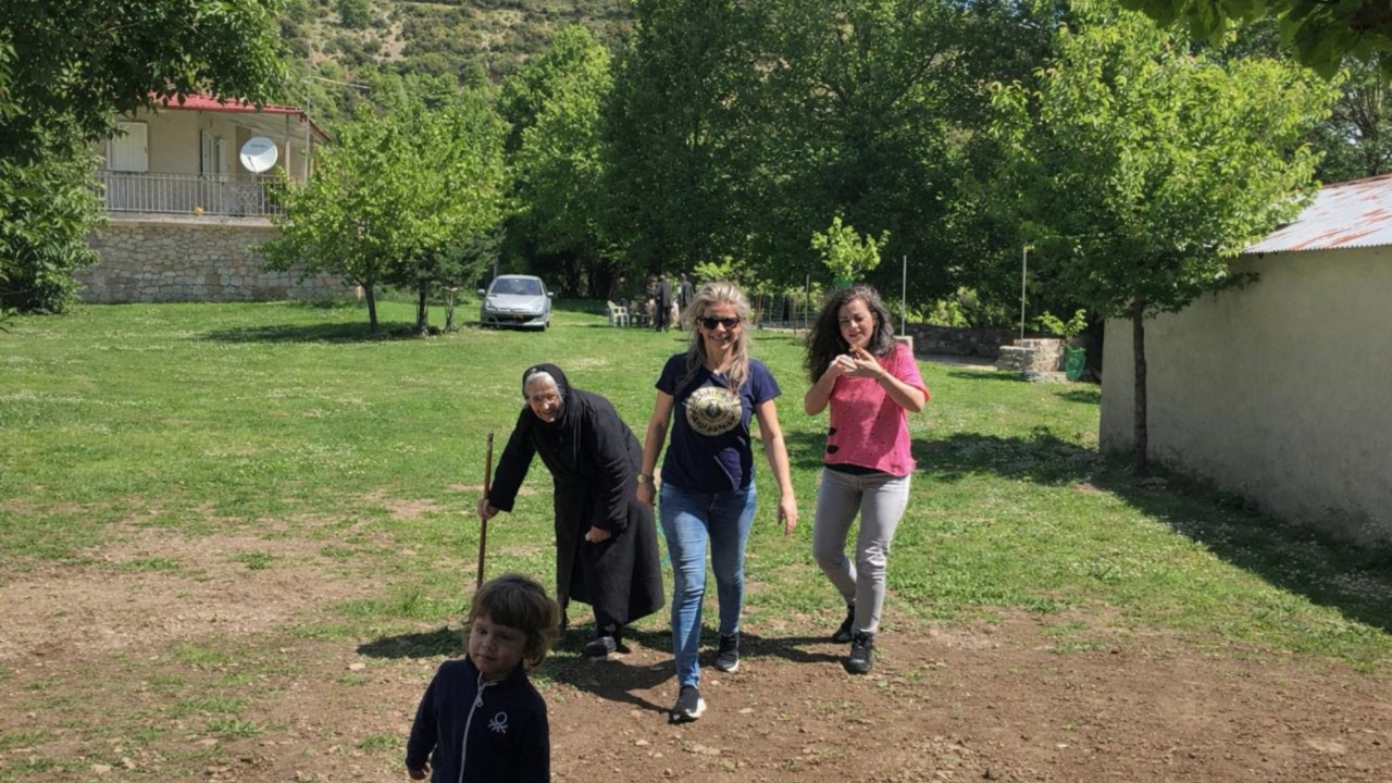 &Pi;&alpha;&gamma;&kappa;ό&sigma;&mu;&iota;&alpha; &Eta;&mu;έ&rho;&alpha; &tau;&eta;&sigmaf; &Gamma;&upsilon;&nu;&alpha;ί&kappa;&alpha;&sigmaf;: &Gamma;&upsilon;&nu;&alpha;ί&kappa;&epsilon;&sigmaf; &pi;&omicron;&upsilon; &kappa;&rho;ά&tau;&eta;&sigma;&alpha;&nu; ό&rho;&theta;&iota;&epsilon;&sigmaf; &mu;&iota;&kappa;&rho;έ&sigmaf; &tau;&omicron;&pi;&iota;&kappa;έ&sigmaf; &kappa;&omicron;&iota;&nu;&omega;&nu;ί&epsilon;&sigmaf; - &Eta; &gamma;&iota;&alpha;&gamma;&iota;ά &Kappa;&omega;&nu;&sigma;&tau;ά&nu;&tau;&omega;