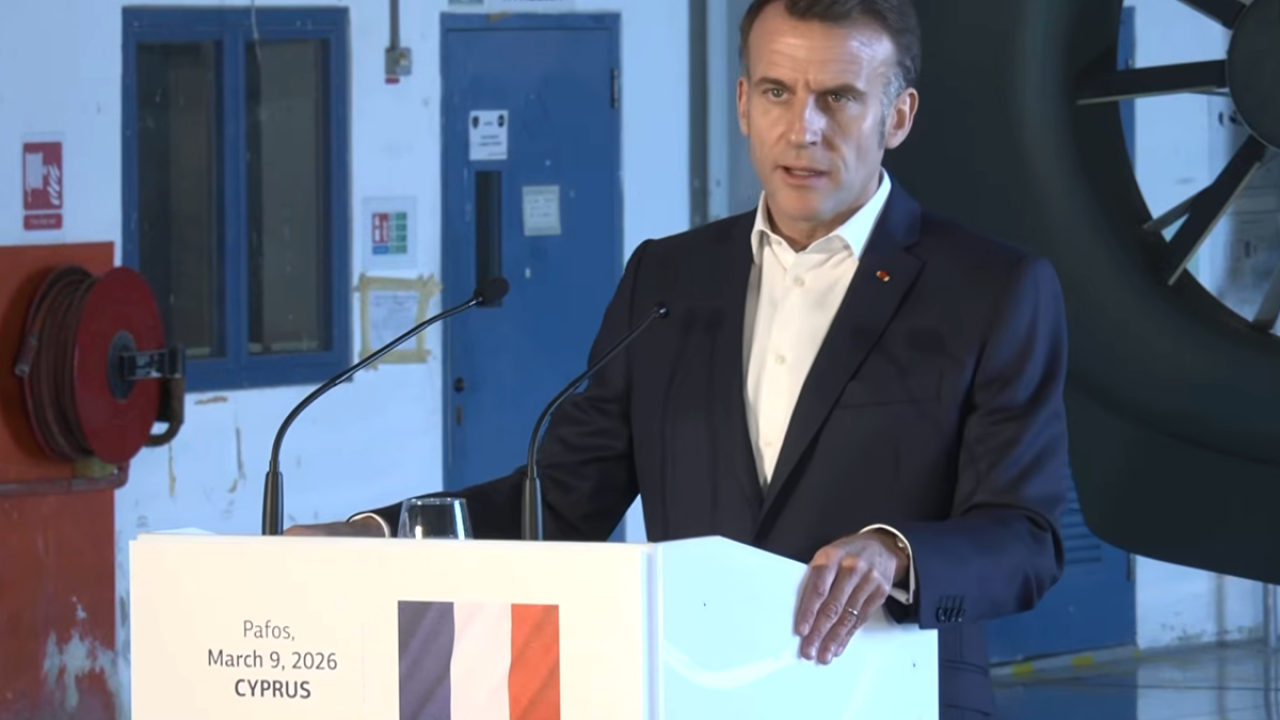 ΜΑΚΡΟΝ: ΟΠΟΙΟΣ ΕΠΙΤΙΘΕΤΑΙ ΣΤΗΝ ΚΥΠΡΟ, ΕΠΙΤΙΘΕΤΑΙ ΣΤΗΝ ΕΥΡΩΠΗ - ΣΥΝΟΔΕΙΑ ΠΛΟΙΩΝ ΣΤΑ ΣΤΕΝΑ ΤΟΥ ΟΡΜΟΥΖ