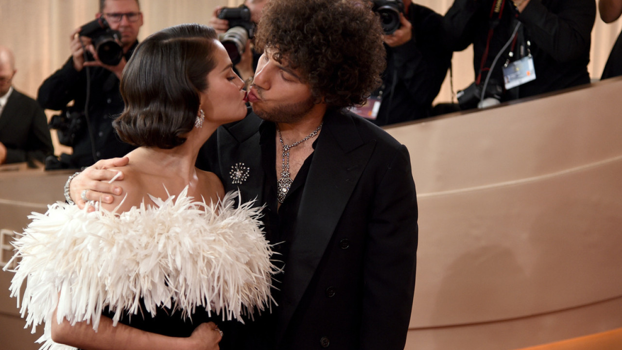 &Sigma;&epsilon;&lambda;έ&nu;&alpha; &Gamma;&kappa;ό&mu;&epsilon;&zeta;: &Eta; &rho;&omicron;&mu;&alpha;&nu;&tau;&iota;&kappa;ή &alpha;&nu;ά&rho;&tau;&eta;&sigma;ή &tau;&eta;&sigmaf; &gamma;&iota;&alpha; &tau;&alpha; &gamma;&epsilon;&nu;έ&theta;&lambda;&iota;&alpha; &tau;&omicron;&upsilon; &sigma;&upsilon;&zeta;ύ&gamma;&omicron;&upsilon; &tau;&eta;&sigmaf;