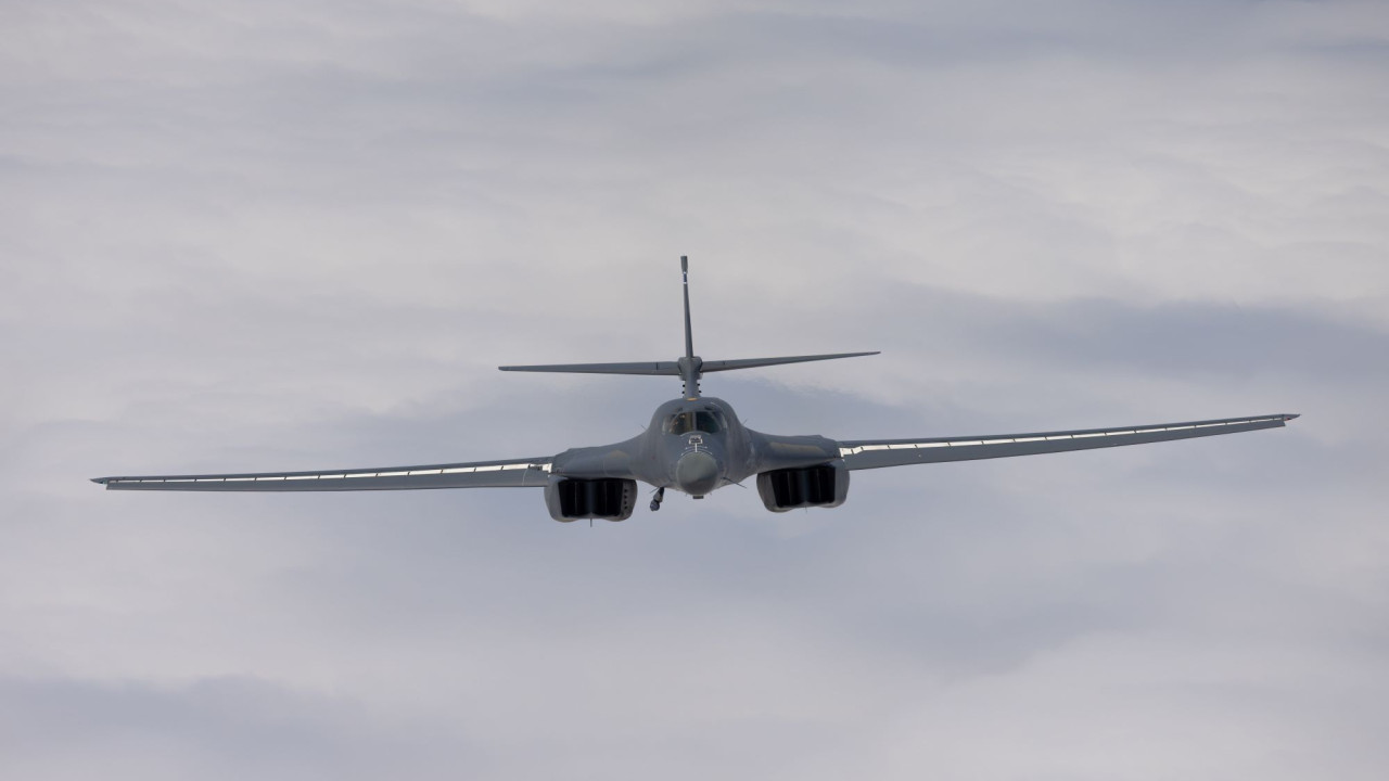 &Epsilon;&tau;&omicron;&iota;&mu;ά&zeta;&omicron;&nu;&tau;&alpha;&iota; &gamma;&iota;&alpha; &tau;&eta; &laquo;&mu;&epsilon;&gamma;ά&lambda;&eta; &epsilon;&pi;ί&theta;&epsilon;&sigma;&eta;&raquo; &omicron;&iota; &Eta;&Pi;&Alpha;: &Beta;&omicron;&mu;&beta;&alpha;&rho;&delta;&iota;&sigma;&tau;&iota;&kappa;ά B-1 &mu;&epsilon;&tau;&alpha;&phi;έ&rho;&omicron;&nu;&tau;&alpha;&iota; &sigma;&epsilon; &beta;&rho;&epsilon;&tau;&alpha;&nu;&iota;&kappa;ή &beta;ά&sigma;&eta; &tau;&eta;&sigmaf; RAF