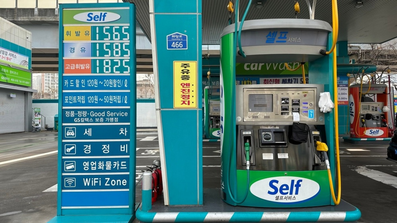 ΝΟΤΙΑ ΚΟΡΕΑ: ΒΑΖΕΙ ΠΛΑΦΟΝ ΣΤΙΣ ΤΙΜΕΣ ΤΩΝ ΚΑΥΣΙΜΩΝ ΓΙΑ ΠΡΩΤΗ ΦΟΡΑ ΕΔΩ ΚΑΙ 30 ΧΡΟΝΙΑ