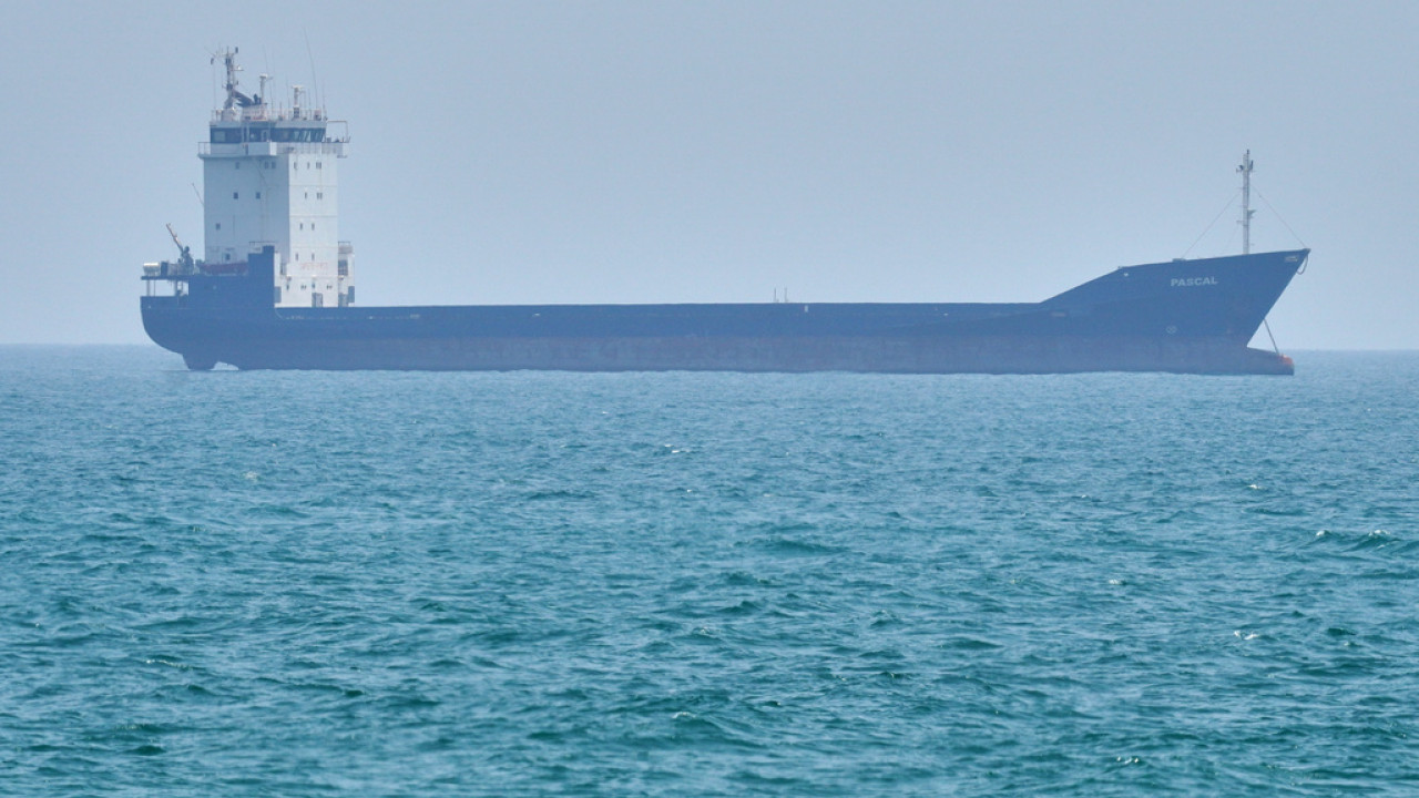 &Epsilon;ύ&theta;&rho;&alpha;&upsilon;&sigma;&tau;&eta; &eta;&rho;&epsilon;&mu;ί&alpha;: &Pi;&upsilon;&rho;&kappa;&alpha;&gamma;&iota;ά &sigma;&epsilon; &tau;ά&nu;&kappa;&epsilon;&rho; &mu;&epsilon; &nu;&epsilon;&kappa;&rho;ό &alpha;&nu;&omicron;&iota;&chi;&tau;ά &tau;&omicron;&upsilon; &Omicron;&mu;ά&nu; - &Iota;&rho;&alpha;&nu;&iota;&kappa;έ&sigmaf; &alpha;&pi;&epsilon;&iota;&lambda;έ&sigmaf; &chi;&omega;&rho;ί&sigmaf; &nu;έ&alpha; &pi;&lambda;ή&gamma;&mu;&alpha;&tau;&alpha;
