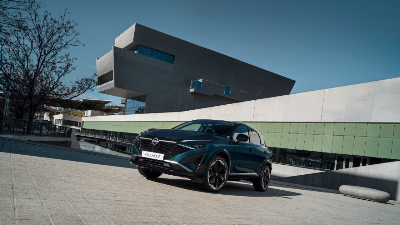 Nissan Qashqai: &Eta; &upsilon;&beta;&rho;&iota;&delta;&iota;&kappa;ή &epsilon;&xi;έ&lambda;&iota;&xi;&eta; &sigma;&upsilon;&nu;&epsilon;&chi;ί&zeta;&epsilon;&tau;&alpha;&iota;