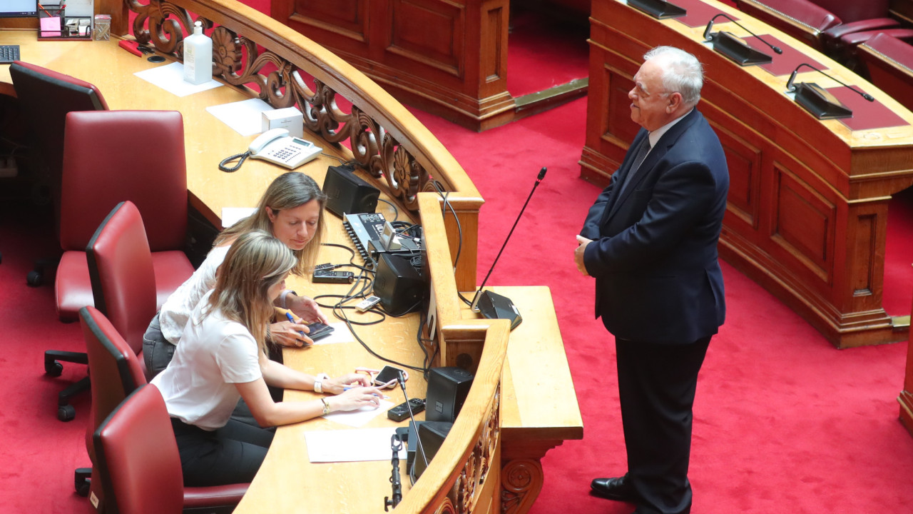 Βουλή: Ορκίστηκε ο Γ. Δραγασάκης, καταλαμβάνοντας την έδρα τ