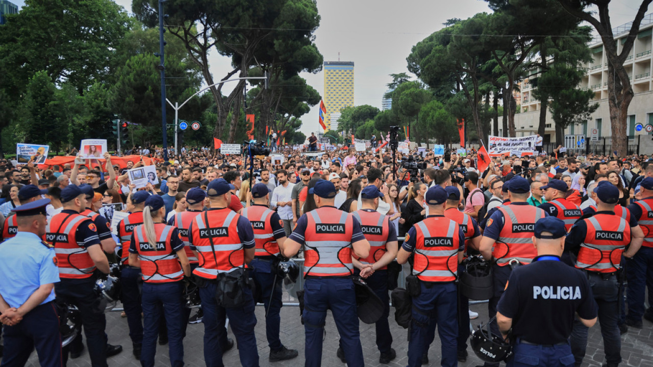 &laquo;&Rho;ά&mu;&alpha; &pi;&alpha;&rho;&alpha;&iota;&tau;ή&sigma;&omicron;&upsilon;&raquo;: &Nu;έ&epsilon;&sigmaf; &delta;&iota;&alpha;&delta;&eta;&lambda;ώ&sigma;&epsilon;&iota;&sigmaf; &sigma;&tau;&eta;&nu; &Alpha;&lambda;&beta;&alpha;&nu;ί&alpha; &kappa;&alpha;&tau;ά &tau;&omicron;&upsilon;&rho;&iota;&sigma;&tau;&iota;&kappa;&omicron;ύ έ&rho;&gamma;&omicron;&upsilon; &pi;&omicron;&upsilon; &sigma;&upsilon;&nu;&delta;έ&epsilon;&tau;&alpha;&iota; &mu;&epsilon; &tau;&omicron;&nu; &Kappa;&omicron;ύ&sigma;&nu;&epsilon;&rho;