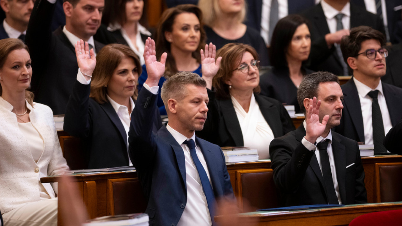 Ουγγαρία: Μείωση κατά 40% των απολαβών των βουλευτών