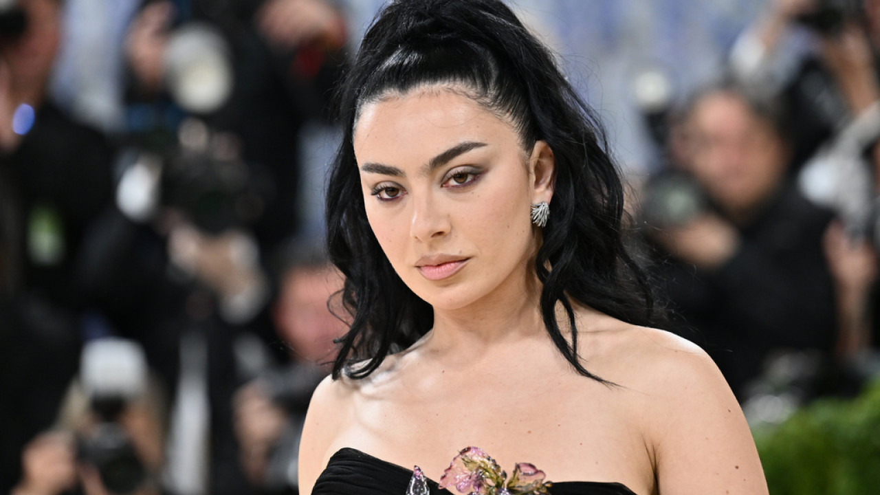 Charli xcx: Ανακοίνωσε περιοδεία με τίτλο «Music, Fashion, F
