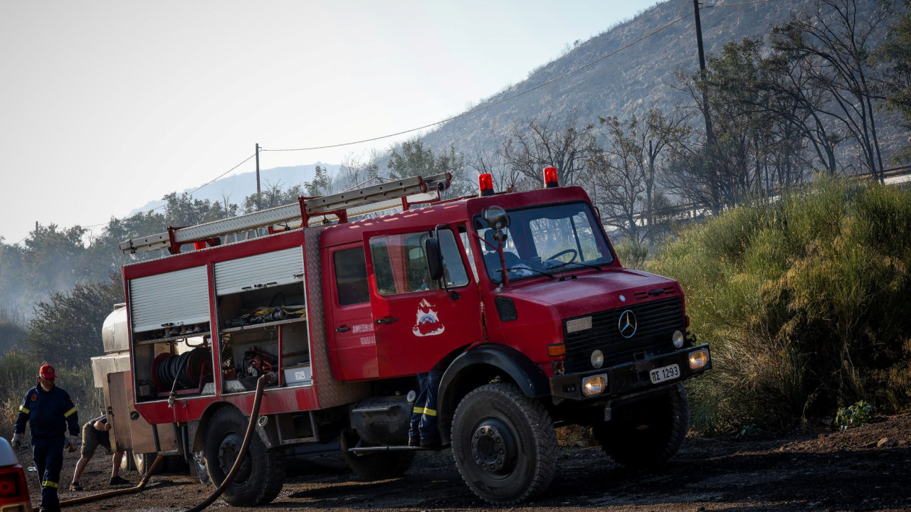 Φωτιά σε εργοστάσιο με πλαστικά και χαρτιά στο Αιγάλεω