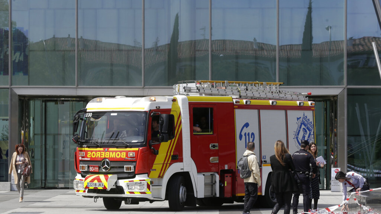 &Epsilon;&kappa;&kappa;έ&nu;&omega;&sigma;&eta; &omicron;&upsilon;&rho;&alpha;&nu;&omicron;&xi;ύ&sigma;&tau;&eta; &sigma;&tau;&eta; &Mu;&alpha;&delta;&rho;ί&tau;&eta; &lambda;ό&gamma;&omega; &kappa;&alpha;&pi;&nu;&omicron;ύ &kappa;&alpha;&iota; &phi;&omega;&tau;&iota;ά&sigmaf;
