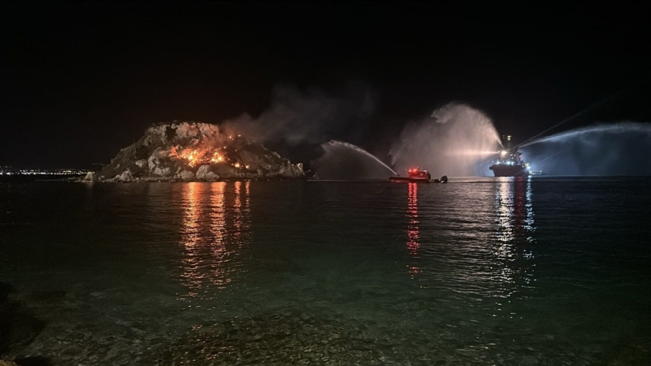 Πειραιάς: Φωτιά στη νησίδα Κουμουνδούρου – Επιχείρηση κατάσβ