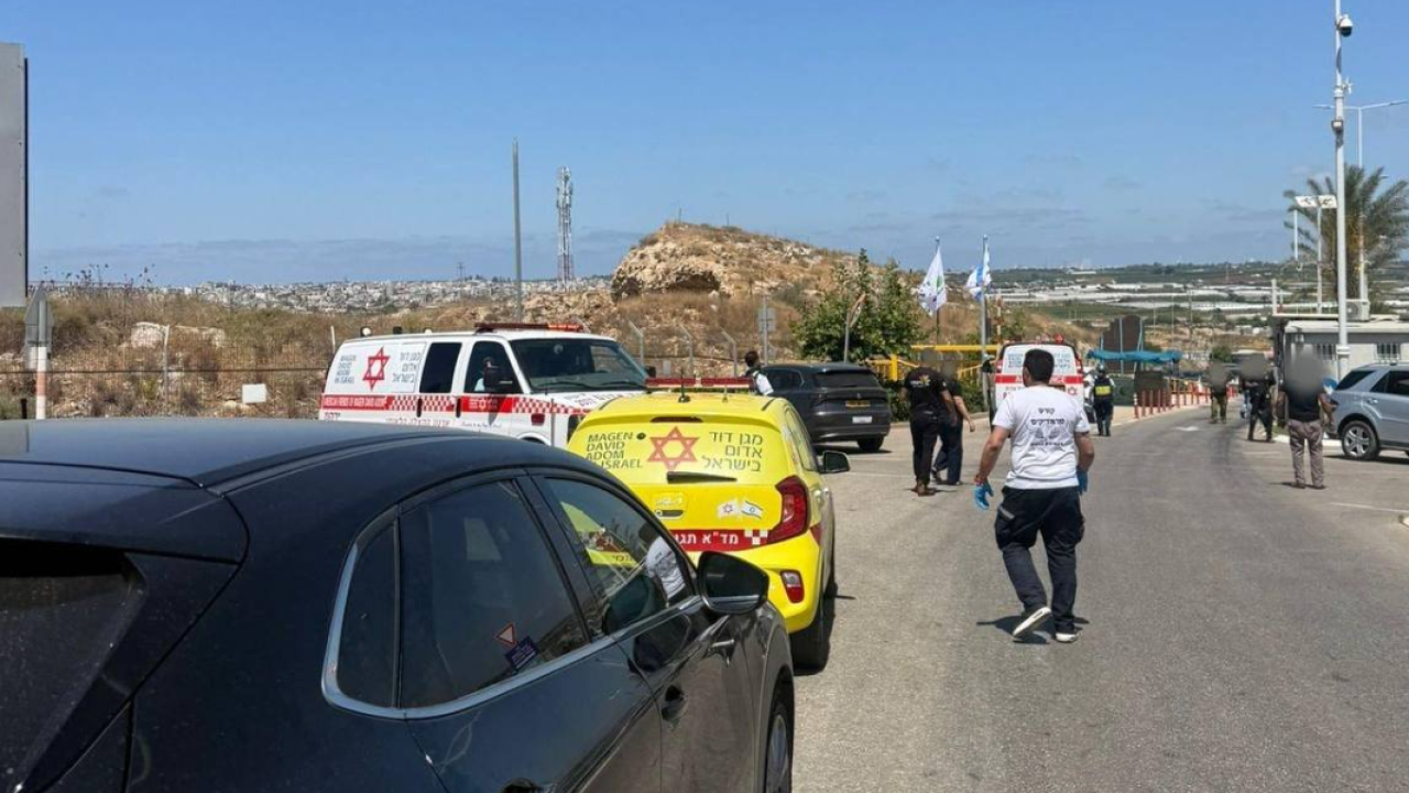&Pi;&upsilon;&rho;&omicron;&beta;&omicron;&lambda;&iota;&sigma;&mu;&omicron;ί &sigma;&tau;&omicron; &kappa;&epsilon;&nu;&tau;&rho;&iota;&kappa;ό &Iota;&sigma;&rho;&alpha;ή&lambda; &mu;&epsilon; έ&nu;&alpha; &theta;ύ&mu;&alpha; &kappa;&alpha;&iota; 5 &tau;&rho;&alpha;&upsilon;&mu;&alpha;&tau;ί&epsilon;&sigmaf; - &Nu;&epsilon;&kappa;&rho;&omicron;ί &omicron;&iota; &delta;ύ&omicron; &delta;&rho;ά&sigma;&tau;&epsilon;&sigmaf;