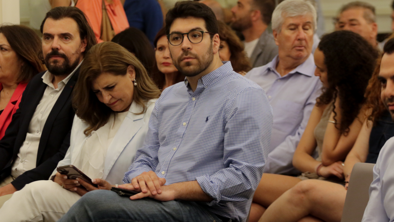 &Eta; &alpha;&pi;ά&nu;&tau;&eta;&sigma;&eta; &tau;&omicron;&upsilon; &Gamma;&epsilon;&omega;&rho;&gamma;&iota;ά&delta;&eta; &gamma;&iota;&alpha; &tau;&iota;&sigmaf; &delta;&eta;&lambda;ώ&sigma;&epsilon;&iota;&sigmaf; &Kappa;&alpha;&rho;&chi;&iota;&mu;ά&kappa;&eta;, &sigma;&chi;&epsilon;&tau;&iota;&kappa;ά &mu;&epsilon; &tau;&omicron; &nu;&omicron;&sigma;&omicron;&kappa;&omicron;&mu;&epsilon;ί&omicron; &laquo;&Alpha;&tau;&tau;&iota;&kappa;ό&nu;&raquo;