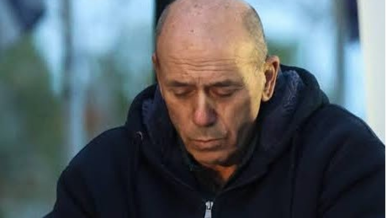 &laquo;&Zeta;&eta;&tau;ώ &sigma;&upsilon;&gamma;&gamma;&nu;ώ&mu;&eta;&raquo;: &Alpha;&pi;&omicron;&chi;&omega;&rho;&epsilon;ί &alpha;&pi;ό &tau;&omicron; &kappa;ό&mu;&mu;&alpha; &Kappa;&alpha;&rho;&upsilon;&sigma;&tau;&iota;&alpha;&nu;&omicron;ύ &omicron; &Beta;&alpha;&sigma;ί&lambda;&eta;&sigmaf; &Kappa;&omicron;&kappa;&omicron;&tau;&sigma;ά&kappa;&eta;&sigmaf;