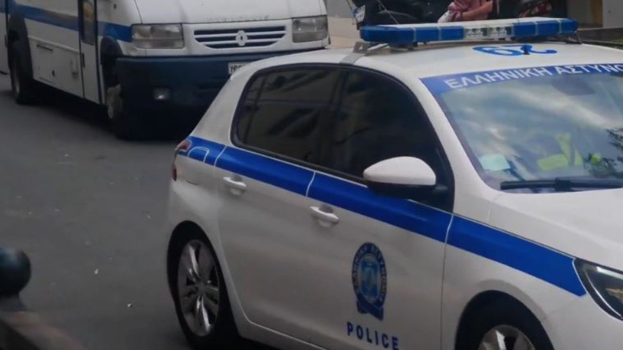 Έλενα Τοπαλίδου: Η έξοδος της ηθοποιού από την Ευελπίδων – Αναβλήθηκε η δίκη