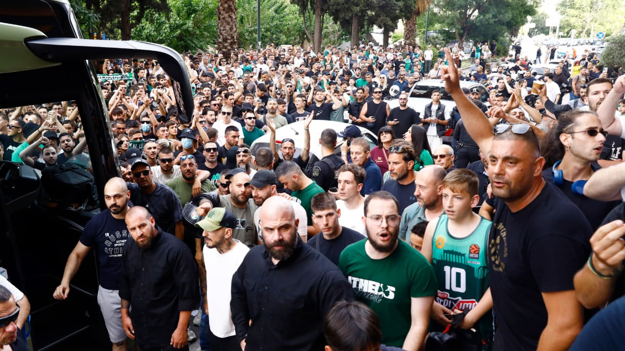 Παναθηναϊκός: «Τρέλα» από 2.000 οπαδούς στο Κάραβελ κατά την