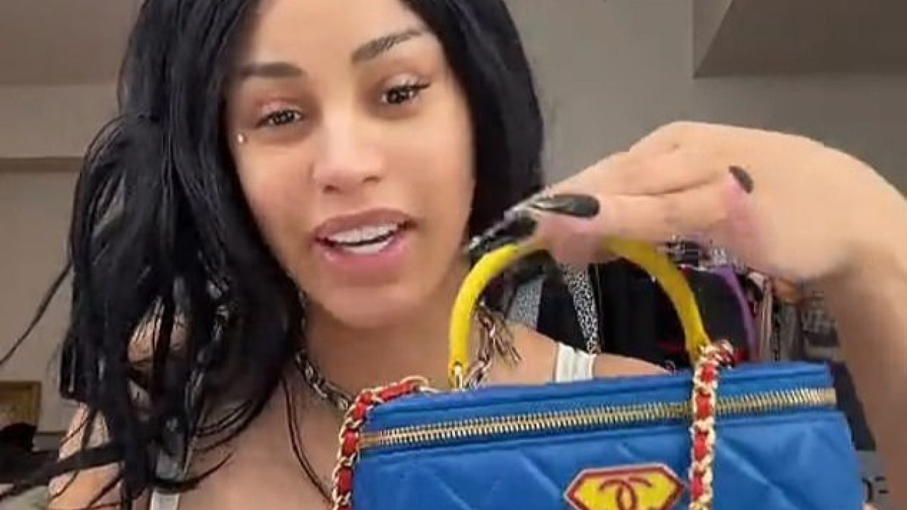 Cardi B: &Epsilon;ί&pi;&epsilon; &pi;&omega;&sigmaf; &delta;&epsilon;&nu; έ&chi;&epsilon;&iota; &chi;&rho;ή&mu;&alpha;&tau;&alpha; &kappa;&alpha;&iota; έ&delta;&epsilon;&iota;&xi;&epsilon; Chanel &tau;&sigma;ά&nu;&tau;&epsilon;&sigmaf; &alpha;&xi;ί&alpha;&sigmaf; 52.000 &delta;&omicron;&lambda;&alpha;&rho;ί&omega;&nu; (video)