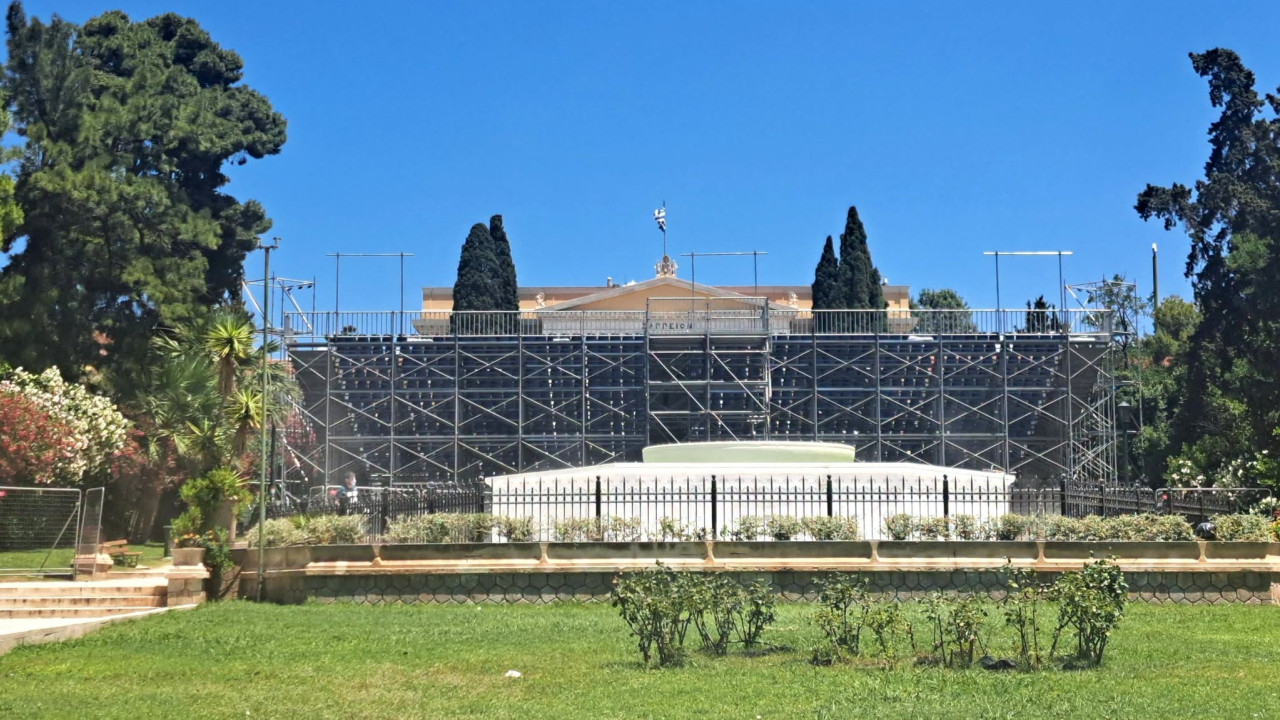 &laquo;&Xi;&eta;&lambda;ώ&nu;&epsilon;&tau;&alpha;&iota;&raquo; &tau;&omicron; &alpha;&mu;&phi;&iota;&theta;έ&alpha;&tau;&rho;&omicron; &sigma;&tau;&omicron; &Zeta;ά&pi;&pi;&epsilon;&iota;&omicron; &mu;&epsilon; &phi;ό&nu;&tau;&omicron; &tau;&iota;&sigmaf; &alpha;&nu;&tau;&iota;&delta;&rho;ά&sigma;&epsilon;&iota;&sigmaf;