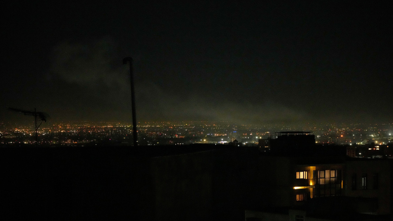 &Tau;&omicron;&upsilon;&lambda;ά&chi;&iota;&sigma;&tau;&omicron;&nu; 35 &nu;&epsilon;&kappa;&rho;&omicron;ί &alpha;&pi;ό &tau;&omicron;&upsilon;&sigmaf; &Alpha;&mu;&epsilon;&rho;&iota;&kappa;&alpha;&nu;&iota;&kappa;&omicron;ύ&sigmaf; &beta;&omicron;&mu;&beta;&alpha;&rho;&delta;&iota;&sigma;&mu;&omicron;ύ&sigmaf; &sigma;&tau;&omicron; &Iota;&rho;ά&nu; - &Epsilon;&kappa;&kappa;&epsilon;&nu;ώ&theta;&eta;&kappa;&epsilon; &Nu;&omicron;&sigma;&omicron;&kappa;&omicron;&mu;&epsilon;ί&omicron; &gamma;&iota;&alpha; &pi;&alpha;&iota;&delta;&iota;ά &mu;&epsilon; &kappa;&alpha;&rho;&kappa;ί&nu;&omicron;