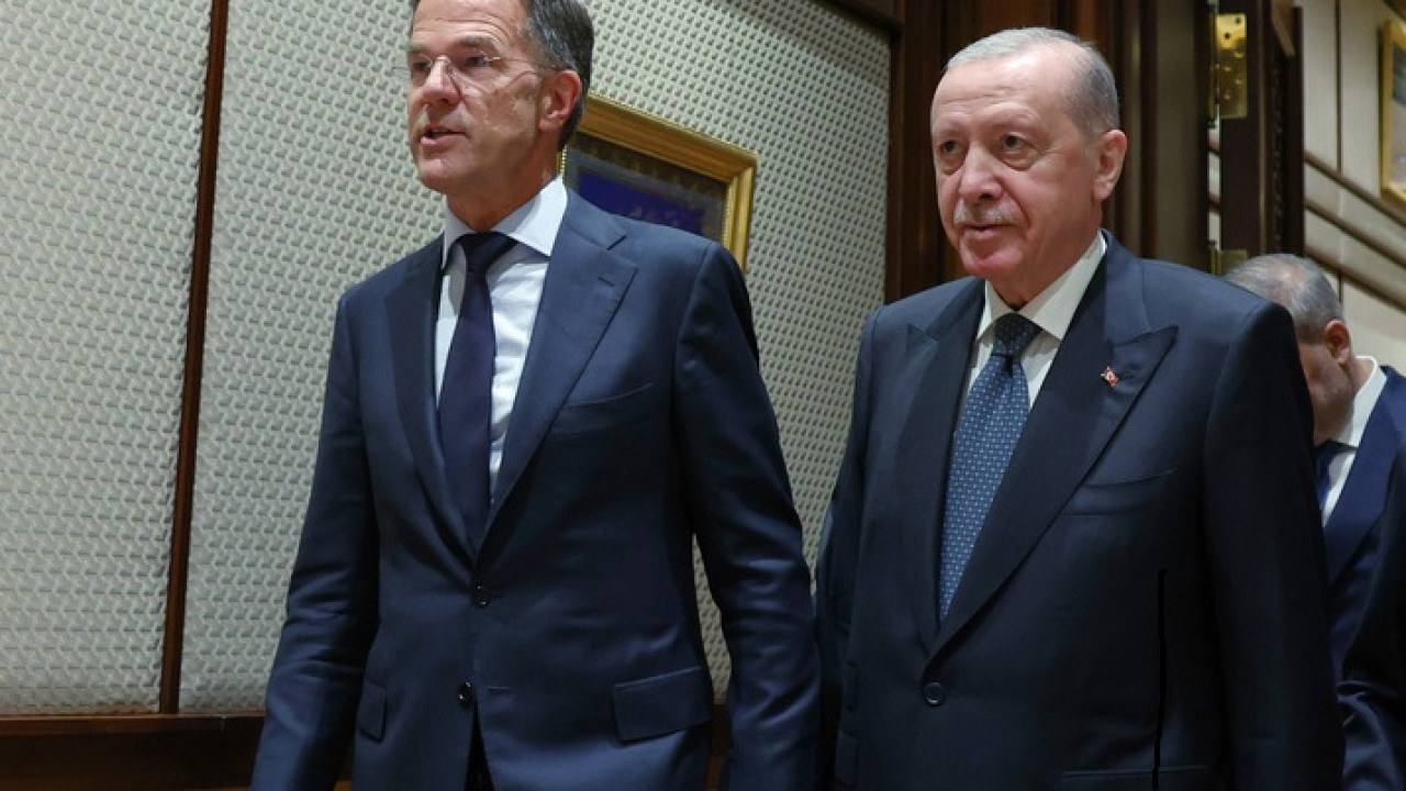 &Sigma;ύ&nu;&omicron;&delta;&omicron;&sigmaf; &Nu;&Alpha;&Tau;&Omicron;: &laquo;&Chi;έ&rho;&iota;-&chi;έ&rho;&iota;&raquo; &Rho;&omicron;ύ&tau;&epsilon; &kappa;&alpha;&iota; &Epsilon;&rho;&nu;&tau;&omicron;&gamma;ά&nu; - &Delta;ή&lambda;&omega;&sigma;&eta; &Tau;&rho;&alpha;&mu;&pi;: &laquo;&Pi;ά&omega; &nu;&alpha; &delta;&omega; &tau;&omicron;&nu; &phi;ί&lambda;&omicron; &mu;&omicron;&upsilon;&raquo;